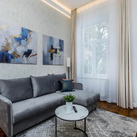Royal Apartman *