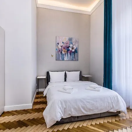Royal Apartman *